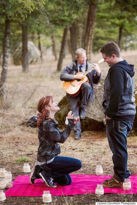 Woman Proposes To Boyfriend By Sending Him On An Epic Adventure #proposal #idea #weddings #women Scavenger Hunt Proposal, Proposal Ideas Engagement, Man Proposing, Ways To Propose, Love Message For Him, Proposal Photos, Romantic Proposal, Perfect Proposal, Messages For Him