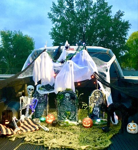 #trunkortreat #truckdecor #halloween #school #kids Trunk Or Treat Truck Bed, Trunk Or Treat Ideas, Treat Ideas, Trunk Or Treat, Fall Halloween Decor, Halloween School, School Kids, Halloween Props, Halloween Hacks