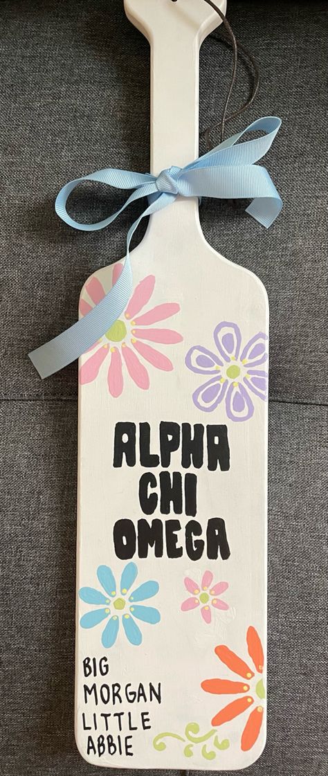 Big little reveal 
Big little paddle 
Flower wood painting Big Little Sorority Plaques, Trendy Sorority Paddle, Sorirty Paddles Ideas, Pastel Paddles Sorority, Pastel Sorority Paddle, Flower Paddle Sorority, Chi Omega Paddle, Painted Sorority Paddle, Twin Paddles Sorority