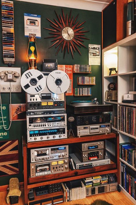 dapperseoul Vintage Audio Setup, Listening Room Ideas, Small Music Studio Ideas, Small Music Studio, Music Setup, Audiophile Room, Arts And Crafts Home Decor, Office Music, Dream Setup