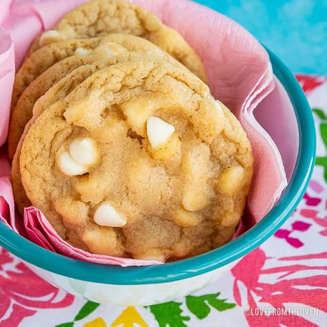 White Chocolate Chip Cookies White Choc Chip Cookies, White Chocolate Chips Recipes, Cookies Love, Love From The Oven, Cookie Recipes Chewy, Lemon Pound Cake Recipe, White Chocolate Chip, White Chocolate Chip Cookies, Choc Chip Cookies