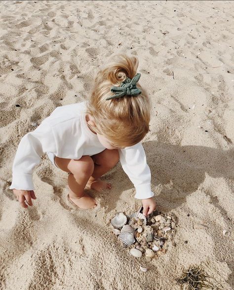 Summer With Kids Aesthetic, Kids Asthetic Picture, Beach Mom Aesthetic, Family Beach Aesthetic, Toddler Beach Photoshoot, Family Vacation Aesthetic, Beach Kids Aesthetic, Kid Beach Pictures, Beach With Toddler