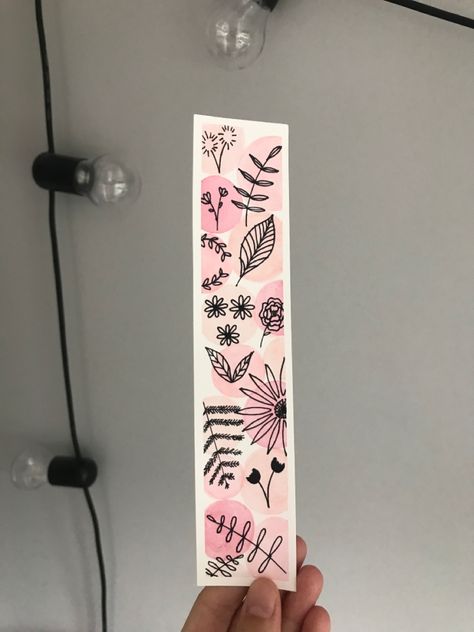 Floral Doodles, Handmade Bookmarks Diy, Doodle Art Flowers, Creative Bookmarks, Floral Doodle, Bookmark Craft, Watercolor Bookmarks, Diy Bookmarks, Book Markers