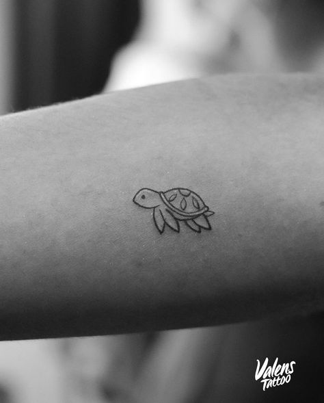 Fine Line Tattoo Turtle, Turtle Tattoo Fine Line, Fine Line Turtle Tattoo, Hippo Tattoo, Cute Animal Tattoos, Earth Tattoo, Turtle Tattoo Designs, Turtle Tattoo, Matching Tattoo