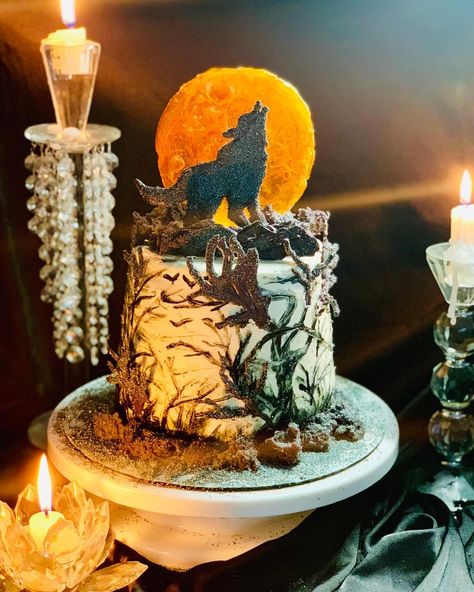 Werewolf Decorations, Werewolf Cake, Werewolf Party, Wolf Birthday, Wolf Cake, Dessert Bakery, Pretty Cake, Halloween Things, Kitty Party