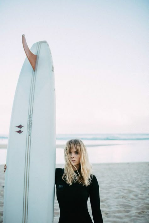 Mavericks Surfing, Surf Aesthetic, Female Surfers, Surfer Girls, Surf Vibes, Surfing Photos, Surf Photography, Surfer Girl Style, Beach Shoot