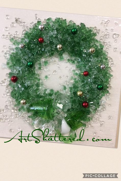 Shard Glass Art On Canvas, Resin Christmas Wreath, Shattered Glass Resin Art, Fused Glass Christmas Wreaths, Glass Resin Art Ideas, Glass Shard Art, Crushed Glass Ornaments, Cut Glass Art, Crushed Glass Crafts Diy