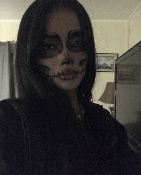 Pretty Skeleton Makeup, Skull Face Makeup, Halloween Inspired Outfits, Halloween Skeleton Makeup, Skull Makeup Tutorial, Halloween Makeup Clown, Holloween Makeup, Creepy Halloween Makeup, Cute Halloween Makeup