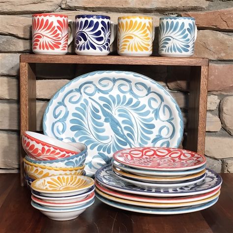 Modern Mexican Decor, Modern Mexican Home, Mexican Interior Design, Blue And White Dinnerware, Mexican Kitchen Decor, Craftsman Kitchen, Mexican Kitchens, Modern Mexican, Mexican Home Decor