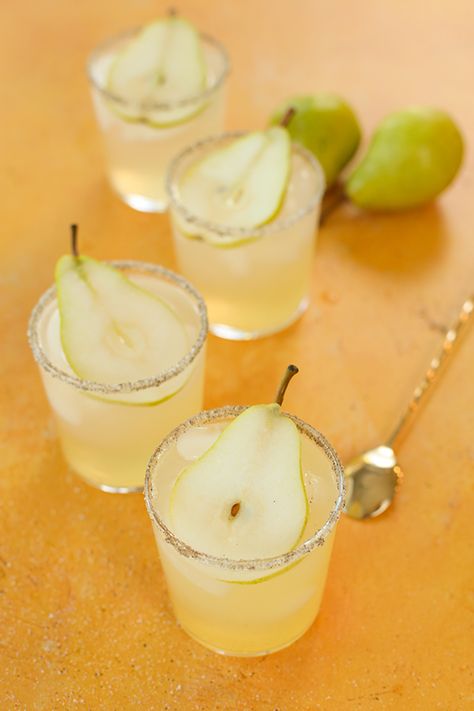 Pear Vanilla Cocktail, Pear Drink, Vanilla Cocktail, Pear Drinks, Pear Cocktail, Pear Cocktails, Alcohol Beverages, Pear Puree, Bartlett Pears