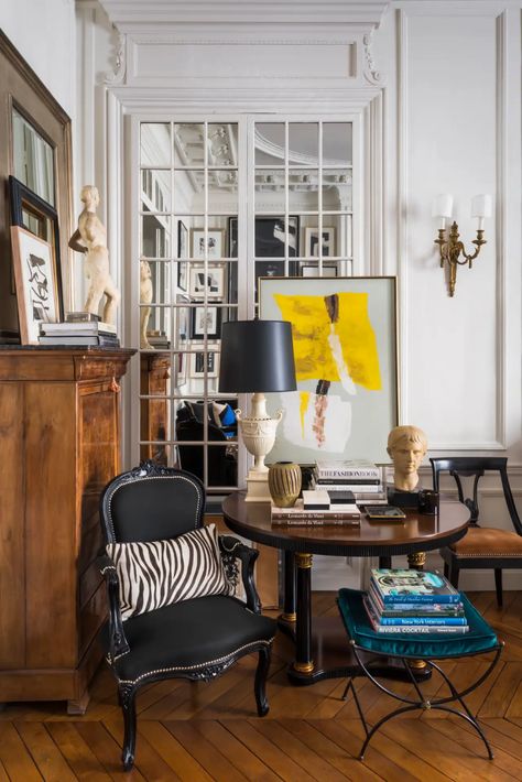 Modern Parisian Decor, David Jimenez, Eclectic Decor Modern, Modern Parisian, Parisian Decor, Design Salon, Eclectic Interior, Classic Interior, Living Room Inspo