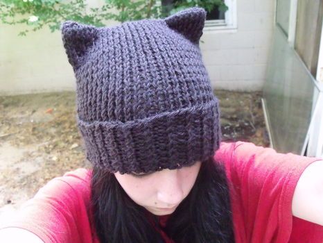 Use this pattern to make a hello kitty hat for Lydia. Knitting Cat, Cat Hat Pattern, Cat Hats, Cat Ears Hat, Cat Eared Beanie, Knitted Cat, Animal Hats, Knitted Wit, Knitted Beanie