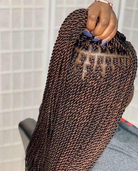 Medium Senegalese Twist, Sengelese Twist, Medium Twist Braids, Senegalese Twist Hairstyles, Senegalese Twist Braids, New Natural Hairstyles, Braided Hairstyles For Black Women Cornrows, Single Braids, African Hair Braiding Styles