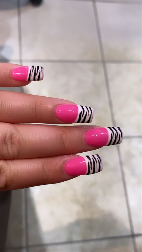 Trashy Duck Nails, Jersey Shore Inspired Nails, Jwoww Nails, Jersey Shore Nail, 2000s Trashy, 2000s Nails Trends, Snooki Nails, 2000s French Tip Nails, Zebra French Tip Nails