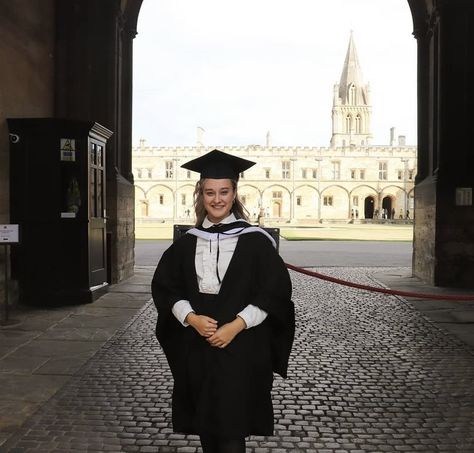 Oxford Graduation, United Kingdom Aesthetic, Academic Robes, Academic Regalia, Kingdom Aesthetic, Aesthetic College, Education Tips, University Of Oxford, Lifestyle Board