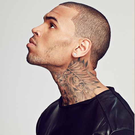 Chris Brown Chris Brown Hair, Chris Brown Pictures, Chris B, Famous Tattoos, Corte De Cabelo Masculino, Male Artist, Don't Judge, Chris Brown, Black Culture