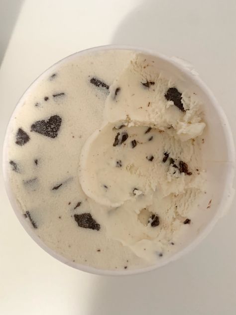 Häagan Daz vanilla chocolate chip ice cream. There’s a heart shaped chocolate chip in the ice cream. It’s so cute Häagen Dazs Ice Cream, Haagen Dazs Ice Cream, Haagen Dazs, Ice Cream Flavor, Chocolate Chip Ice Cream, Vanilla Chocolate, Ice Cream Flavors, Food Pictures, No Cook Meals