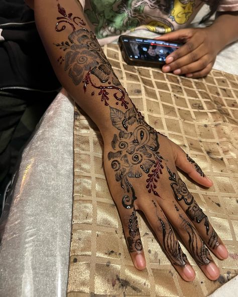 Full Sleeve Henna, Prom Henna, Full Arm Henna, Henna Back Tattoo, Henna Tattoo Back, Henna Sleeve, Sleeve Henna, Prom 2k24, Gold Henna