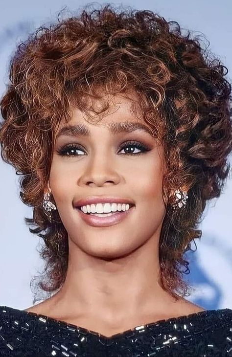 Whitney Houston Pictures, Jermaine Jackson, Black Music, Whitney Houston, Recording Artists, Hip Hop Music, Mariah Carey, Black And White Photographs, Great Love