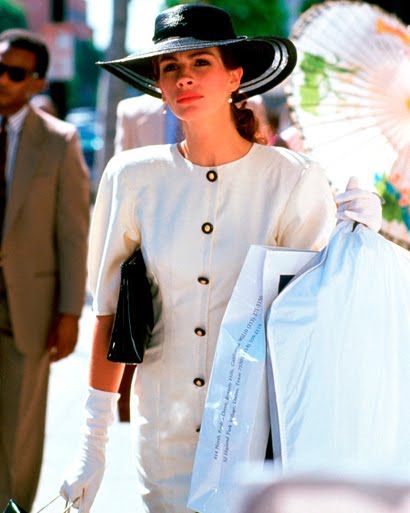 "I have to go shopping now."    Can't believe this movie is 20 years old! Julia Roberts Style, Pretty Woman Movie, Walking Down The Street, Woman Movie, Richard Gere, Movies Outfit, Movie Fashion, White Dresses For Women, Hollywood Fashion