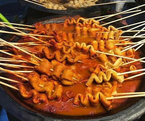 FISH CAKE Korean street food it look so good  #koreanfood Flaming Cheetos, Flaming Hot, Hot Cheetos, Asian Street Food, Food Homemade, K Food, Korean Street Food, Homemade Holiday, Chex Mix