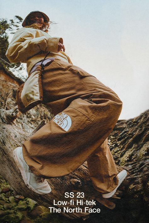 From ‘70s aesthetics to ‘90s nostalgia, the Low-Fi Hi-Tek Collection brings history into the future. Hitch Hiker Photoshoot, 70s Outdoor Aesthetic, Gorpcore Photoshoot, Hiking Editorial, The North Face Aesthetic, Camp Photoshoot, Hiphop Photoshoot, North Aesthetic, North Face Aesthetic