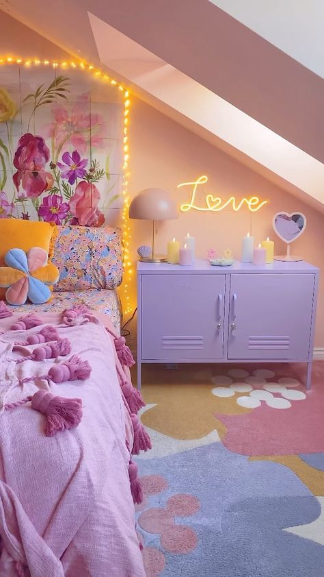 kate_rose_morgan on Instagram: Errrr obviously I had to use this sound 🤪😂 But if you must know, my favourite top three colours in order are: 💖💚💛 Thanks @iamhayleystuart… Pastel Electric Bedroom, Pastel Vintage Living Room, Calm Colourful Bedroom, Colourful Home Decor Ideas, Bedroom Ideas Colourful, Colourful Room Aesthetic, Melanie Martinez Room Ideas, Colourful Room Ideas, Bright Color Bedroom Ideas