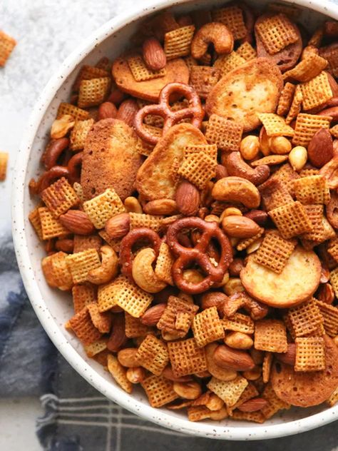 Sweet and Spicy Snack Mix - Completely Delicious Spicy Chex Mix, Sweet Chex Mix, Sweet Chex, Party Mix Recipe, Homemade Chex Mix, Chex Party Mix, Completely Delicious, Sweet And Spicy Sauce, Chex Mix Recipes