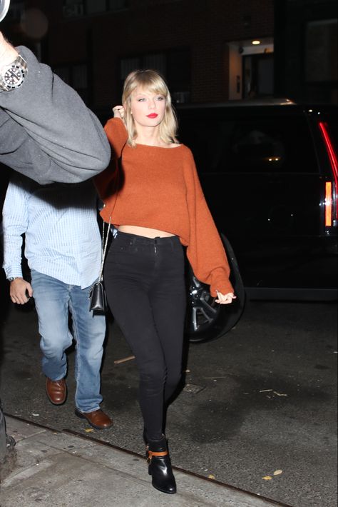 Taylor Swift Style Outfits, Dinner In New York City, Taylor Swift Street Style, Taylor Outfits, Red Carpet Photos, Street Style 2016, Taylor Swift Web, Taylor Swift Outfits, Taylor Swift Concert