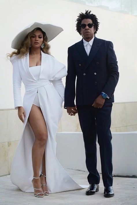 Famous Couples Photoshoot, Movie Star Photoshoot, Couple Vibes, Beyonce Outfits, Royal Beauty, Beyonce Style, White Long Sleeves, Beyonce And Jay Z, Couples Engagement Photos