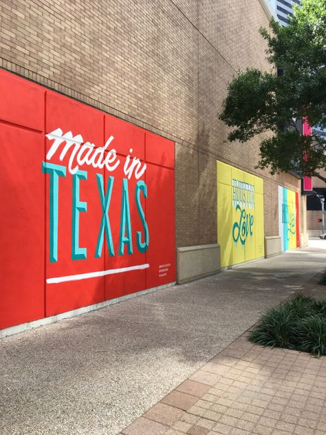 NEW! Pandr Murals Celebrating Houston Brightens Up Downtown – It's Not Hou It's Me | Houston Lifestyle, Food and Culture Blog Texas Murals Street Art, Austin Texas Murals, Trill Burgers, Downtown Murals, Road Trip Texas, Texas Mural, City Murals, Travel Mural, Instagram Walls