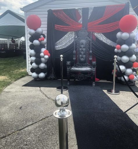 Prom Yard Decorations, Red Prom Send Off Decorations, Prom Send Off Decorations, Prom Set Up Ideas, Prom Sendoff Decoration Ideas, Prom Set Up Ideas At Home, Pre Prom Party Ideas, Prom Themes Ideas, Prom Send Off Ideas