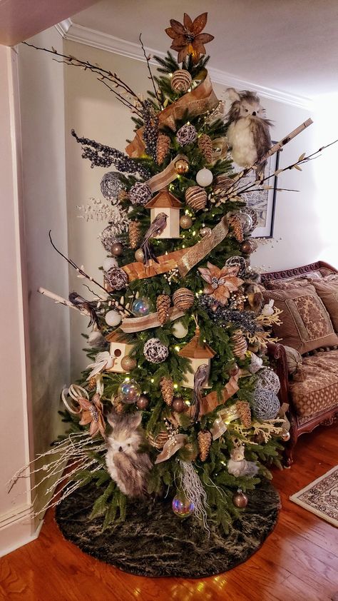 #birdhouse #christmastree #owlChristmas #grateowl #woodlandchristmastree #woodland Christmas Tree Woodland Animals, Woodland Xmas Decorations, Woodland Forest Christmas Tree, Wildlife Christmas Tree Ideas, Woodland Creature Christmas Tree, Woodland Animal Christmas Tree, Hunting Themed Christmas Tree, Woodland Christmas Tree Ideas, Woodsy Christmas Tree