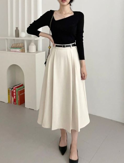 Elegant Classy Outfits Skirts, Aline Skirt Outfit, Romantic Academia Outfits, Rok Midi, Modest Girly Outfits, Smart Casual Women Outfits, Rok Outfit, Simple Frock Design, Classy Skirts