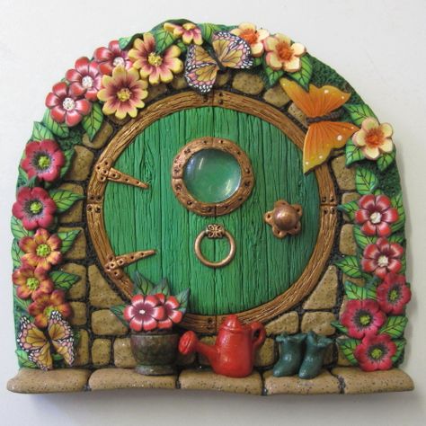 Hobbit Style, Diy Fairy Door, Diy Fimo, Fairy Garden Doors, Clay Fairy House, Polymer Clay Fairy, Fairy Furniture, Clay Fairies, Clay Houses