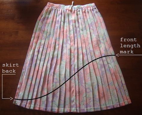 DIY High Low Skirt. I tried this yesterday with some pretty sweet results! Diy Clothes Line, High Low Skirt Pattern, Rookie Mag, Clothesline Diy, Clothing Redo, Skirt Diy, Hi Low Skirts, Making Clothes, Sewing 101