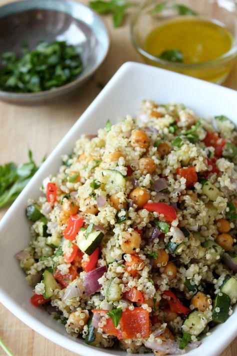 This Roasted Vegetable Quinoa Salad is delicious warm or cold! Roasted Vegetable Quinoa, Vegetable Quinoa Salad, Veggie Quinoa Salad, Veggie Quinoa, Vegetable Quinoa, Quinoa Salad Recipes, Roasted Vegetable, Quinoa Recipes, Quinoa Salad