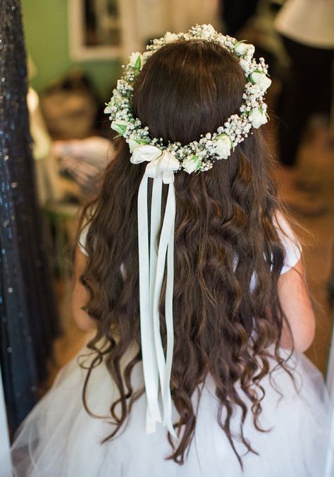 Flower girl headpiece designed by #Greenwich Floral at a recent wedding we just did #McCormickHomeRanch #karenmarieevents #venturacountyweddings #lucasrossiphotography #she said yes #weddings Entourage Flowers, Communion Headpiece, Communion Hairstyles, Flower Girl Headpiece, Flower Girl Hair Accessories, Flower Crown Hairstyle, Hairstyles Homecoming, Hair Homecoming, Crazy Hair Day At School