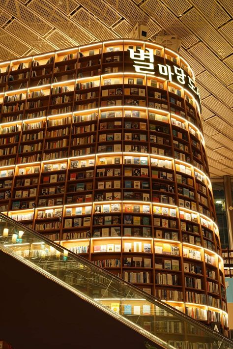 This library has to be seen to be believed ✨✨✨👀 Starfield Library in Seoul, South Korea 🇰🇷 Check out my reel on Instagram (rowan_flora) for more https://www.instagram.com/reel/Ctzqu2vANQG/?igshid=MzRlODBiNWFlZA== South Korea Library, Korean Library, Seoul Library, Korea Library, Starfield Library Seoul, Seoul Instagram, Starfield Library, Jeju City, Seoul Korea Travel