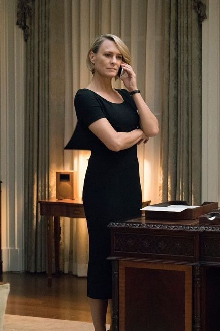 House of cards Cards Outfit, Claire Underwood Style, Workwear Inspiration, Claire Underwood, Alexander Mcqueen Dress, Mcqueen Dress, Chic Over 50, Alexander Mcqueen Dresses, Robin Wright