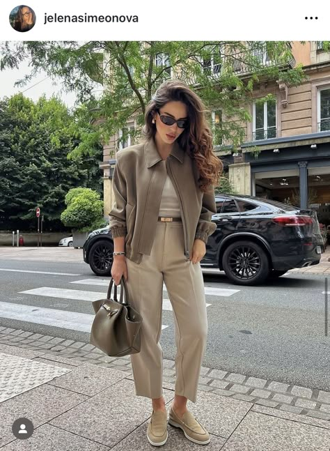 Style Désinvolte Chic, Style Parisienne, Style Casual Chic, Monochromatic Outfit, Fashion Closet, Corporate Outfits, Trendy Fall Outfits, Casual Chic Outfit, Professional Outfits