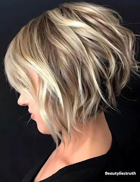 Inverted Bob Haircuts: Unleash Your Trendy and Chic Look Inverted Bob Short, Inverted Bob Haircuts, Asymmetrical Bob Haircuts, Inverted Bob Hairstyles, Short Shag Haircuts, Mother Of The Bride Hair, Wavy Bob Hairstyles, Choppy Bob Hairstyles, Inverted Bob