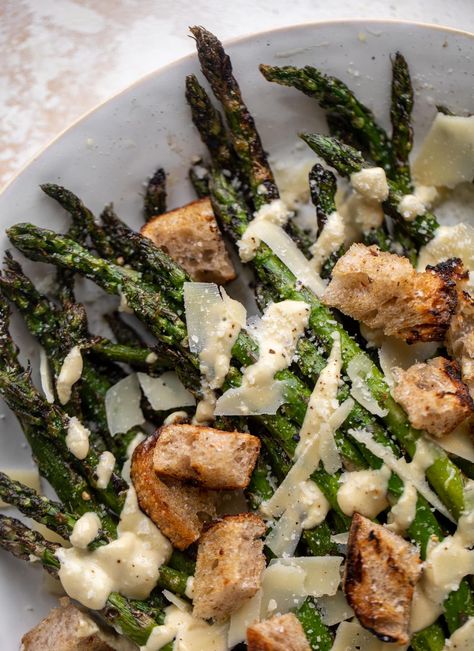 Grilled Asparagus Caesar Salad - Grilled Asparagus Caesar Best Easter Recipes, Roasted Carrot Salad, Cream Of Asparagus Soup, Creamed Asparagus, Easter Recipe, Grilled Peppers, Asparagus Soup, Weekend Meals, Grilled Asparagus