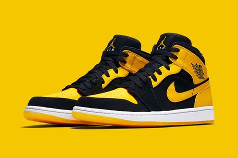 Air Jordan 1 "New Love" 2017 Retro - 3771382 Kasut Nike, Best Sandals For Men, Shoes Wallpaper, Sneaker Outfits, Yellow Sneakers, Jordan Shoes Girls, Shoes Sneakers Jordans, Nike Air Shoes, Air Jordan Retro