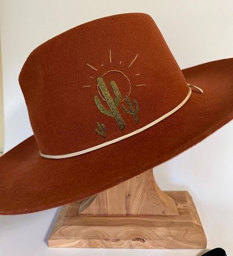 Hat Brim Design, Felt Hat Embroidery, Embroidered Cowboy Hat, Cowboy Hat Embroidery, Cactus Hat, Cowboy Hat Design, Hat Burning, Hats Cowboy, Custom Cowboy Hats