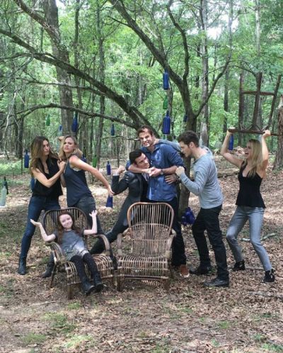 The vampire diaries gif series - 6~ Mikaelson family - Wattpad Vampire Diaries Imagines, The Vampire Diaries Gif, Vampire Diaries Gif, Hogwarts Trunk, The Originals Cast, Mikaelson Family, The Mikaelsons, Tvd Universe, Originals Cast