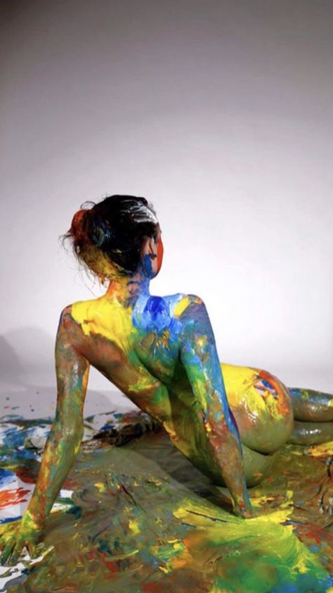 Bodyart Art Painting, Paint Body Photoshoot, Paint On Body Photoshoot, Paint On Body Photoshoot Black Women, Paint On Body Photography, Body Art Paint Ideas, Bodypating Ideas, Women Body Paintings Aesthetic, Body Paintings Female Photoshoot