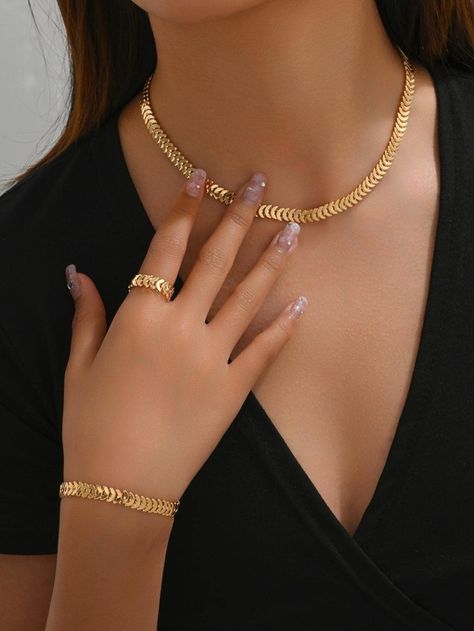 Fancy Jewellery Designs, Gold Jewelry Sets, Women's Jewelry Sets, Gold Collar, Bridal Gold Jewellery Designs, Jewelry Fashion Trends, Fancy Jewellery, Jewelry Lookbook, Watches Women Fashion