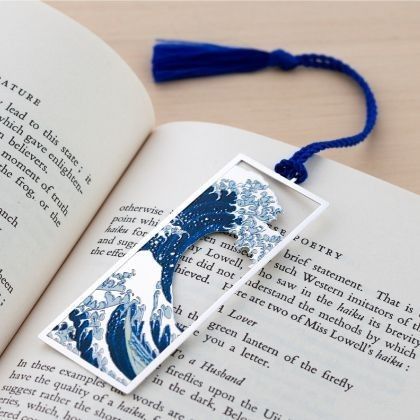 Hokusai The Great Wave, Handmade Bookmarks Diy, Vintage Bookmarks, Creative Bookmarks, Bookmark Craft, The Great Wave, Great Wave Off Kanagawa, Diy Bookmarks, Japanese Books