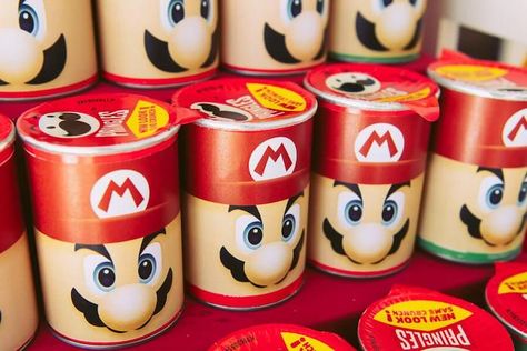 Mario Loot Bag Ideas, Super Mario Birthday Backdrop, Super Mario Party Treats, Super Mario Treats, Mario Party Table, Mario Treats, Mario Decorations, Super Mario Party Favors, Super Mario Bros Party Ideas